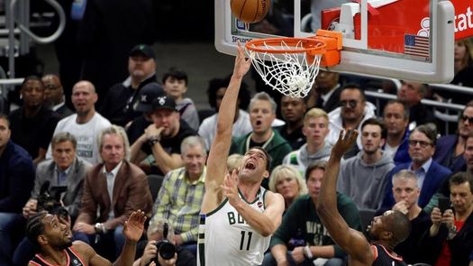 108-100. Brook López gana el duelo a Marc Gasol y decide el triunfo de los Bucks