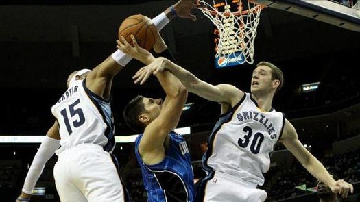 103-98. Vucevic marca la diferencia en duelo de equipos con marca negativa