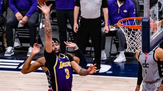 123-110. Davis destroza a los Suns y los Lakers siguen en la lucha por el sexto puesto