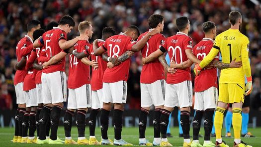 Jugadores del Manchester United durante el minuto de silencio antes del encuentro de Europa League ante la Real Sociedad &nbsp;