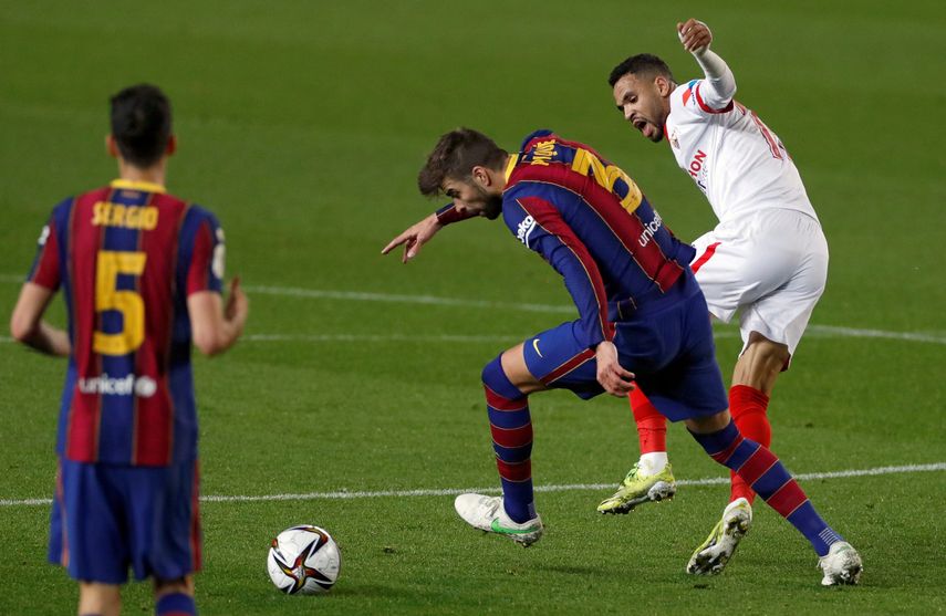 Piqué sufre solo un esguince en la rodilla derecha