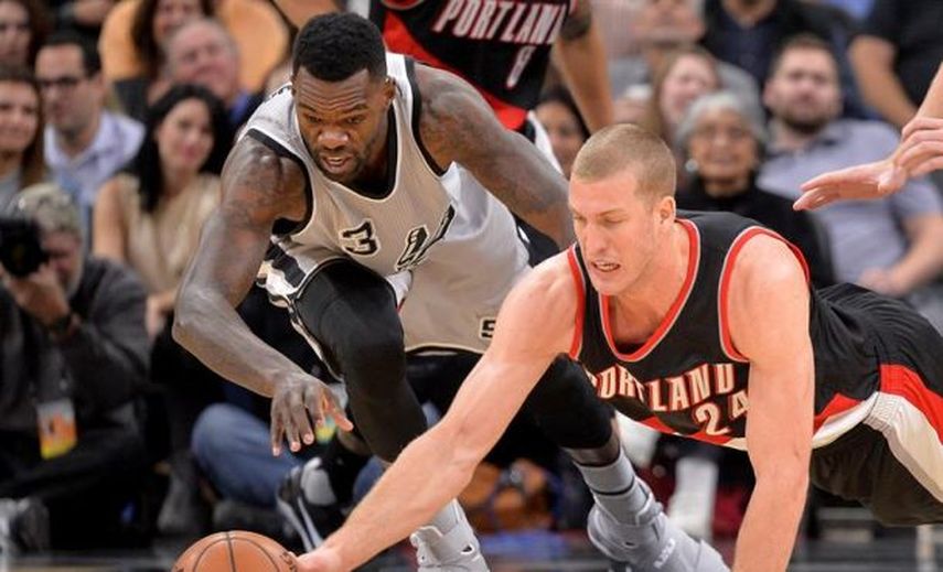 110-94. Simmons dirige la cuarta victoria seguida de los líderes Spurs