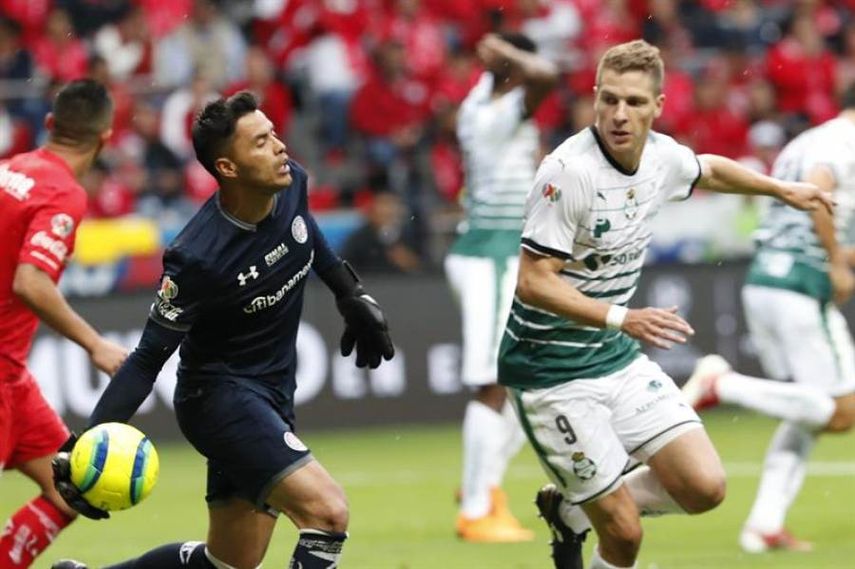El argentino Julio Furch muestra su olfato fino con goles de calidad