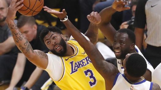 110-119. Davis y James lideran victoria de los Lakers