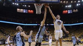 98-78. Thompson, Curry y la defensa de Warriors arrollan a los Grizzlies