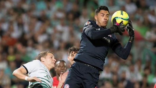 Santos viene de atrás y vence 2-1 al Toluca en el partido de ida de la final