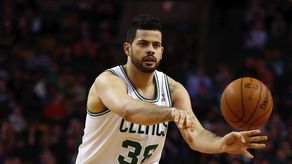 Vítor Faverani, pívot de los Celtics, se opera de la rodilla en Murcia