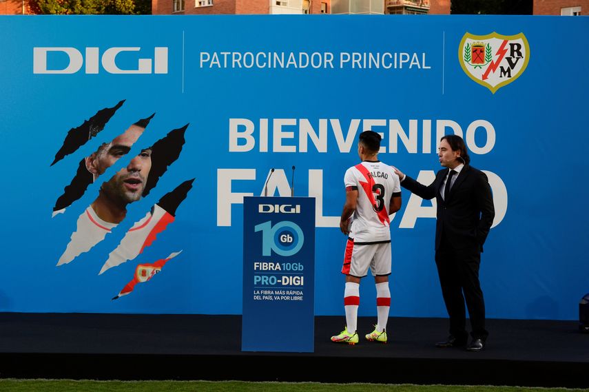 Vallecas se viste de fiesta para recibir a Falcao