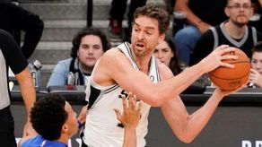 Ibaka brilla ante ausencia de Leonard; Pau Gasol y Spurs sobreviven a Doncic