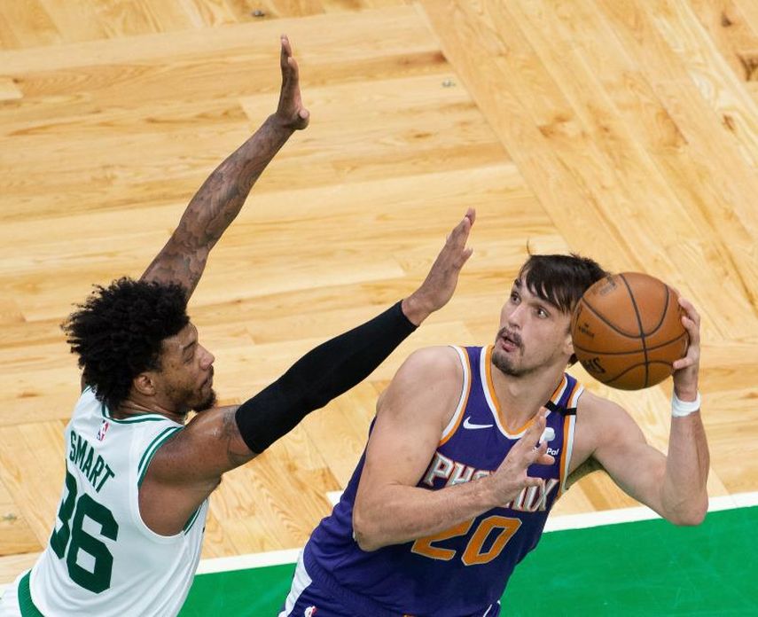 99-86. Walker anota 32 puntos y le da el triunfo a los Celtics