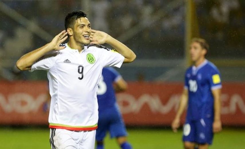El goleador mexicano Raúl Jiménez causa baja por lesión