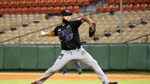 El abridor Peña y tres jonrones colocan a los Gigantes a un paso del título