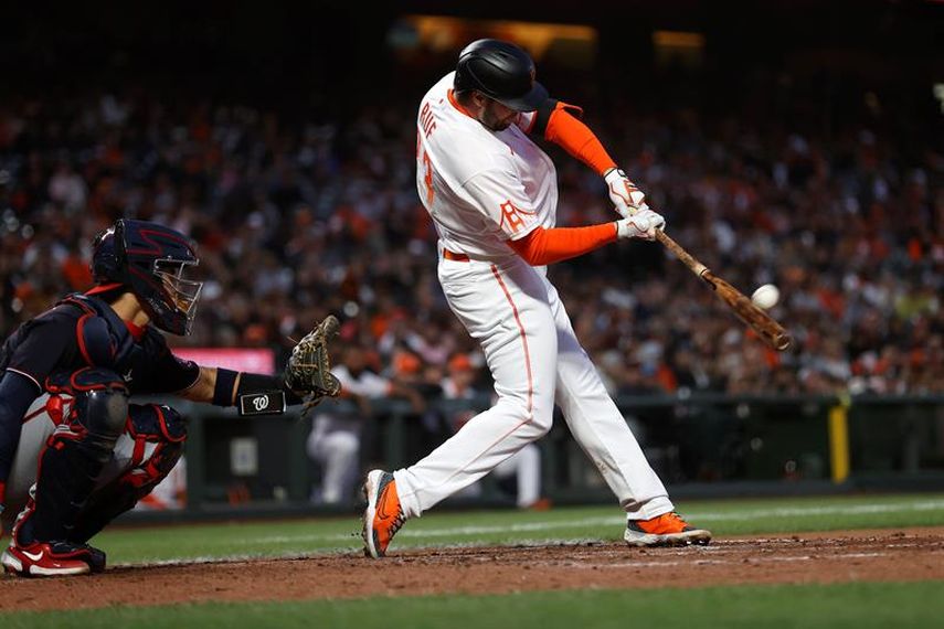 5-3. Flores jonronea en el triunfo de los Gigantes