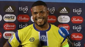 Vandalizan auto de Román Torres