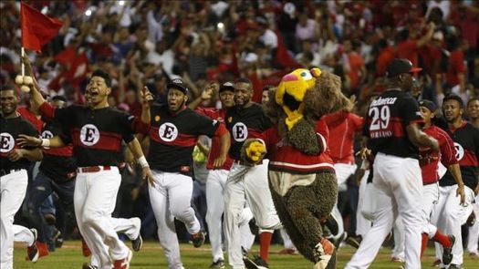 Leones se coronan campeones en el béisbol dominicano