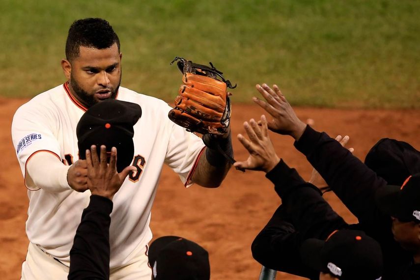 Los Gigantes tienen la ventaja y los Reales apelan a la historia