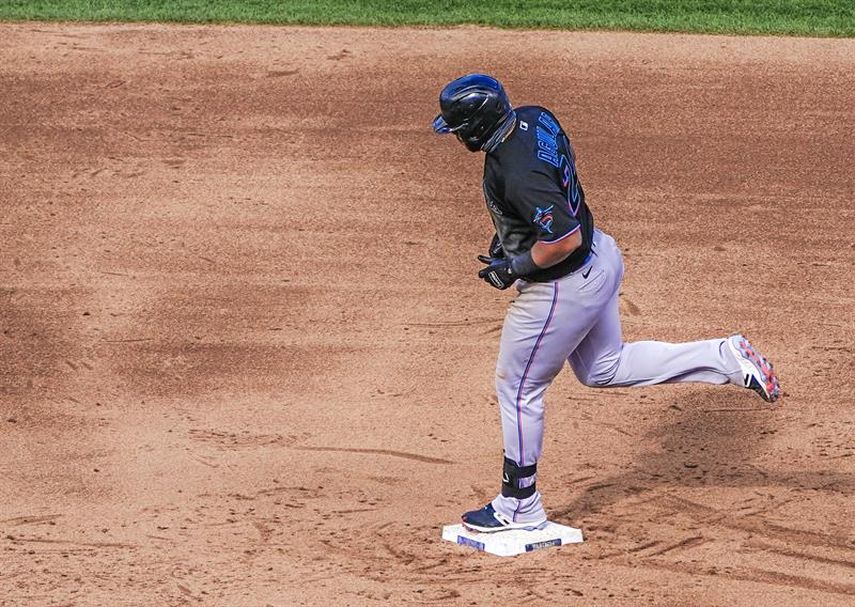 6-2. El venezolano Aguilar se mantiene jonroneando para los Marlins y castiga a los Cerveceros