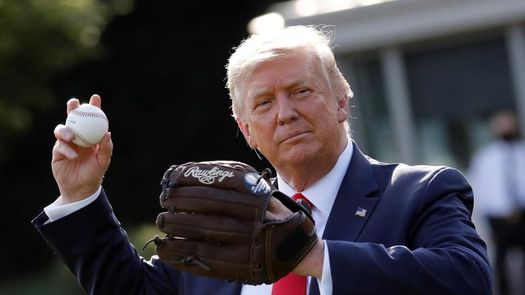 El presidente del Bronx llama cínicos a los Yankees por invitar a Trump