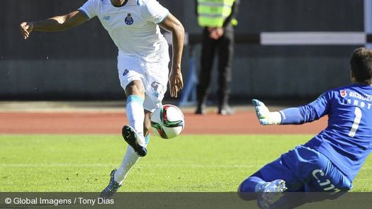 Ismael Díaz mantiene al FC Porto B en el liderato