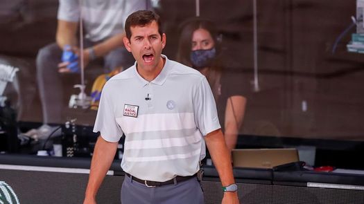 Brad Stevens firma extensión de contrato con los Celtics
