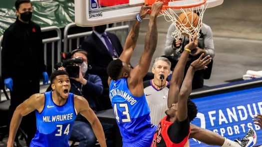 Los Nets dejan en evidencia a Lakers; Bucks siguen en crisis