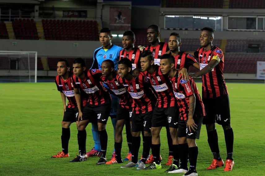 Milagroso empate mantiene con vida al Sporting, y elimina al Tauro