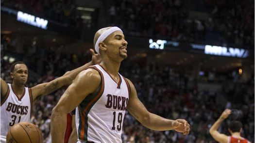 92-90. Bayless impidió la barrida de los Bucks; Gasol logró un doble-doble