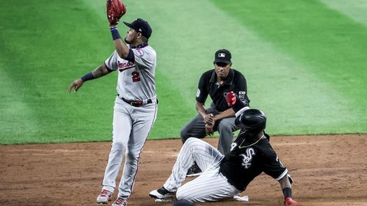 10-5. Kepler pega dos cuadrangulares en victoria de los Mellizos