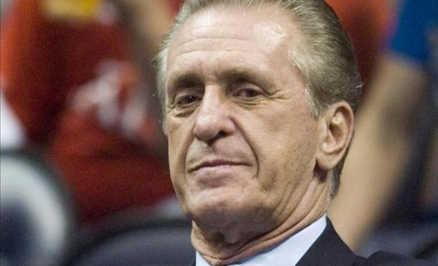 Riley asegura a McRoberts y Granger con la conformidad de James