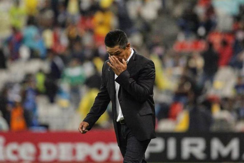 El Necaxa del fútbol mexicano despide al entrenador Ignacio Ambriz