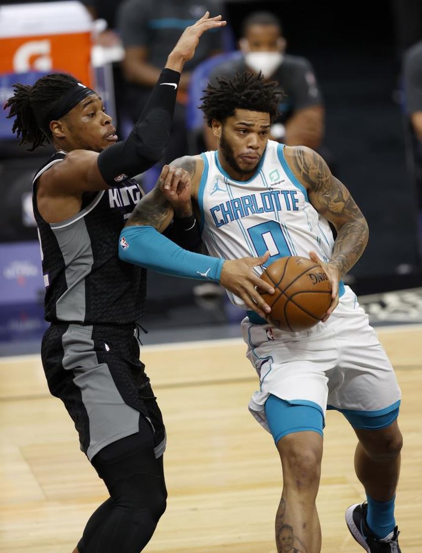 97-114. Bridges logra un doble-doble en victoria de los Hornets