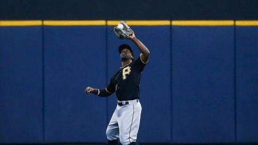 5-2. McCutchen y Álvarez pegan jonrones contra los Gigantes y guían la ofensiva de los Piratas