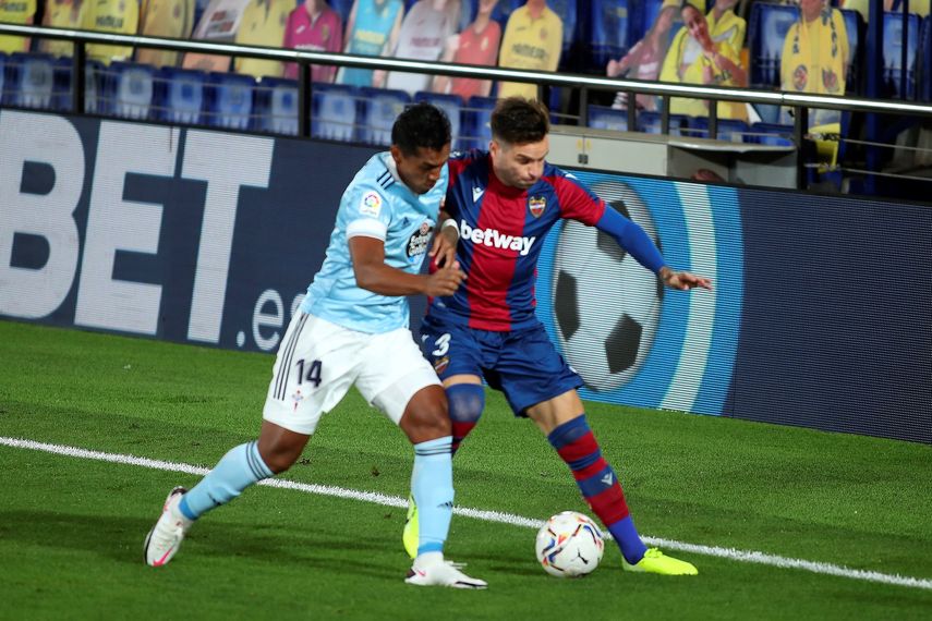 Tapia trabaja en solitario en su vuelta a los entrenamientos con el Celta