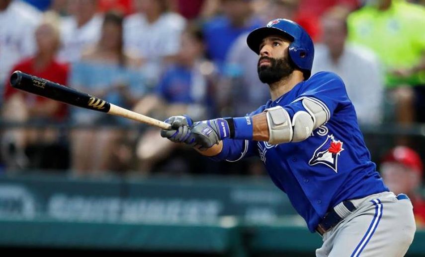 José Bautista vuelve a ser traspasado, ahora a los Filis