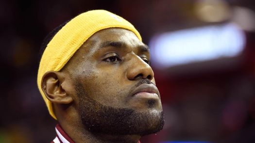 El /Rey/ James comenzó sin triunfo y Clippers con muchas dudas