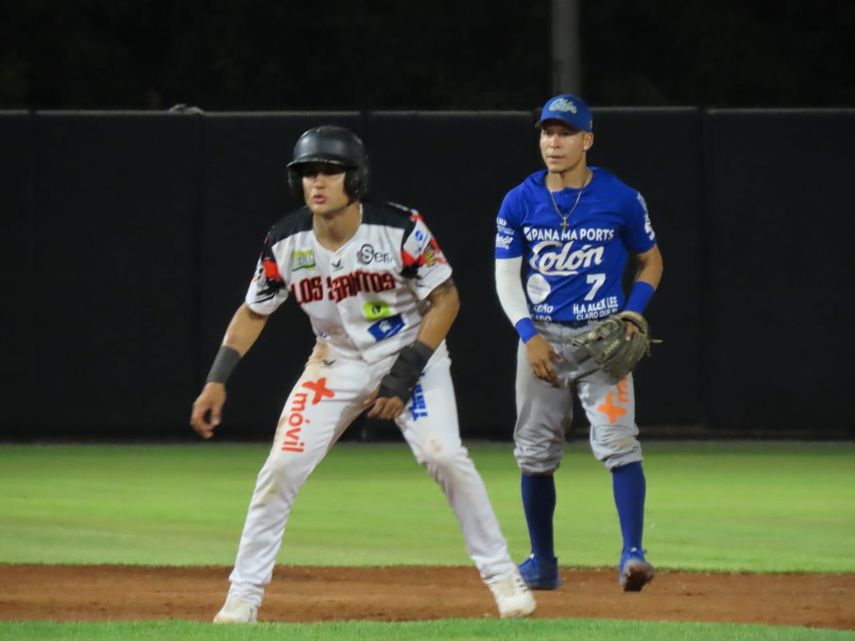 Las novenas de Los Santos y Colón jugaron sus dos primeros encuentros de esta Gran Final en Las Tablas. Ahora la disputará se traslada al Rod Carew para los siguientes tres partidos. Foto: Cortesía/Fedebeis