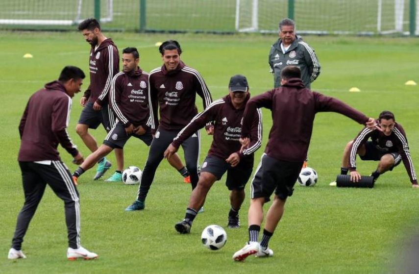 México prepara con alegría su partido inaugural contra la campeona
