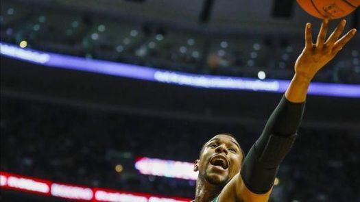 108-100. Sullinger y el novato Smart decidieron el triunfo de los Celtics