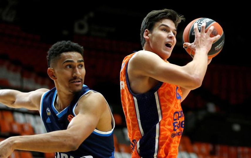 Pradilla y Pavelka se declaran elegibles para el draft de la NBA