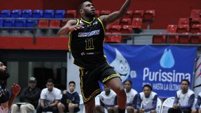 Correcaminos de Colón encabeza la serie semifinal contra los Dragones de Don Bosco.&nbsp;
