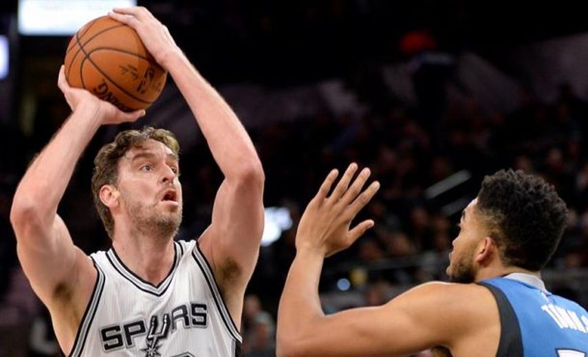 Pau Gasol operado con éxito de la mano izquierda; podría ser baja seis semanas