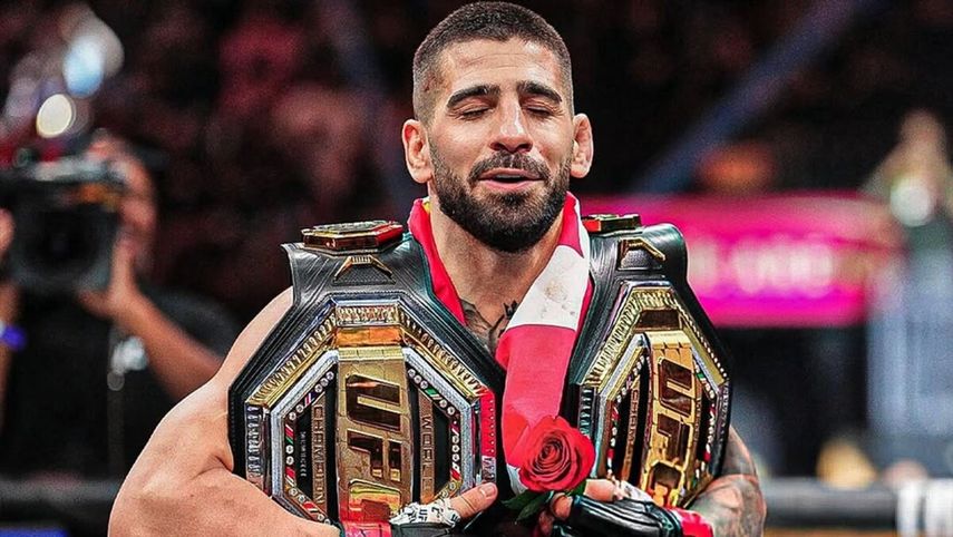 Topuria fulmina a Oliveira y conquista la doble corona UFC