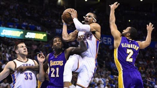127-117. Westbrook consigue un doble-doble y afianza octavos a los Thunder