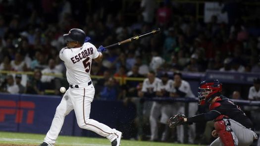 6-2. El venezolano Eduardo Escobar, figura de los Cerveceros