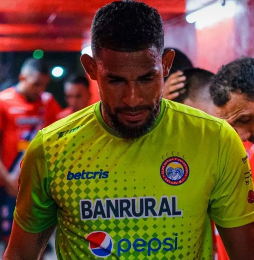 Panameños. José Calderón es figura en Guatemala.&nbsp;