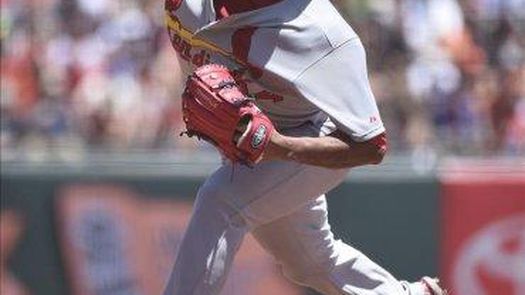 1-0. Piscotty pega de sacrificio para los Cardenales y Martínez controla a los Bravos