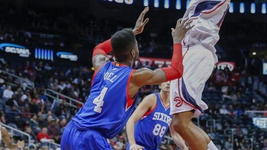 96-81. El novato Noel logró un doble-doble y aprovechó la ausencia de Davis