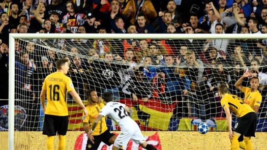 3-1. Santi Mina lidera al Valencia en su primer triunfo en Champions