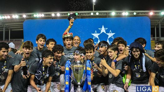 Por el amor al fútbol  en Liga 10