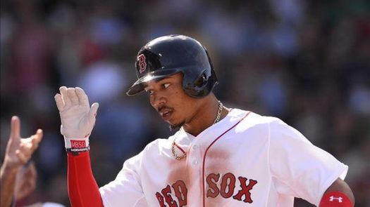 2-0. Betts jonronea dos veces y dirige el triunfo de los Medias Rojas